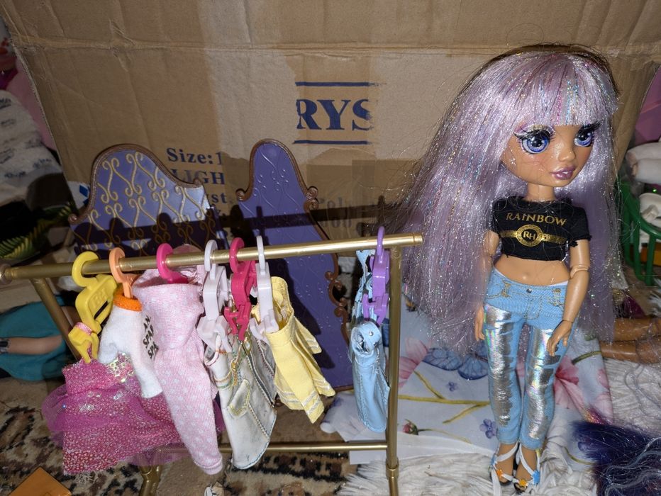 Păpuși Rainbow high