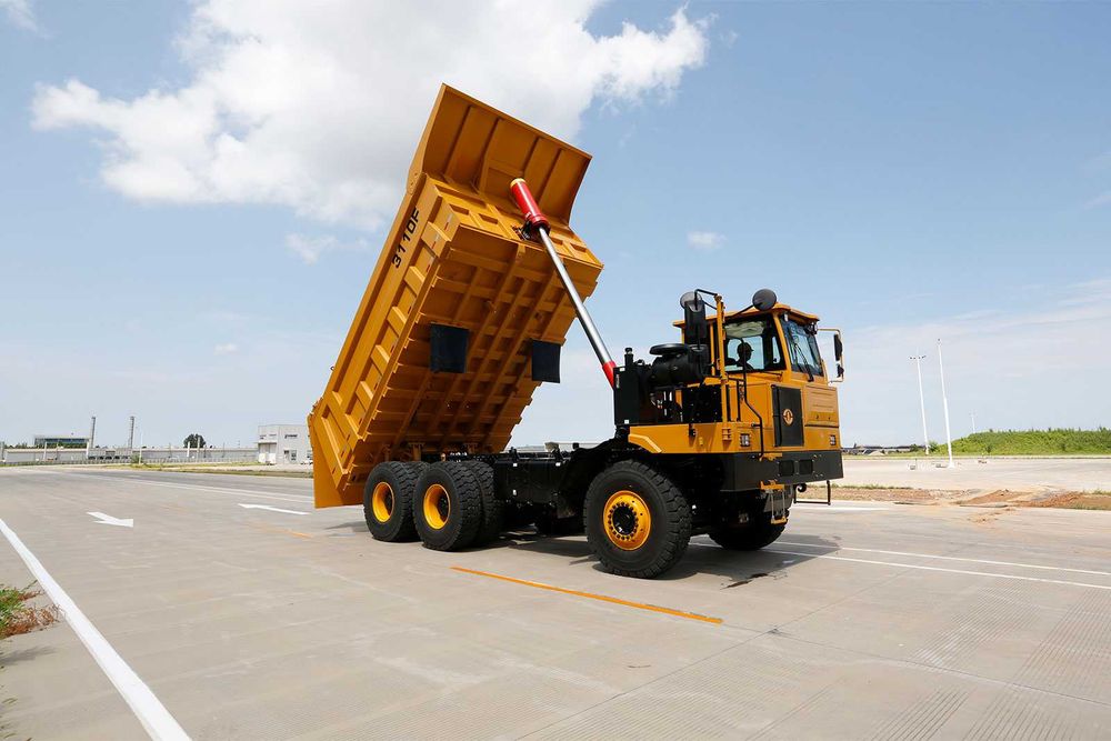 Карьерный самосвал CATERPILLAR SEM [3110F] (75т)