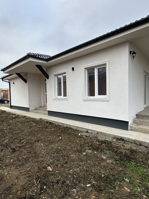 Casa noua semifinisata in Santandrei