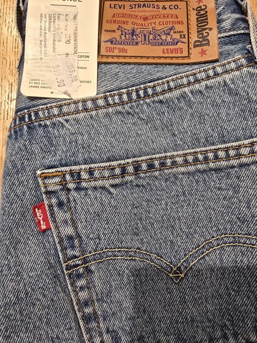 Blugi Levi's colecția Beyonce