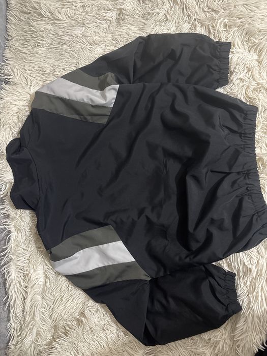 Ветровка черного света