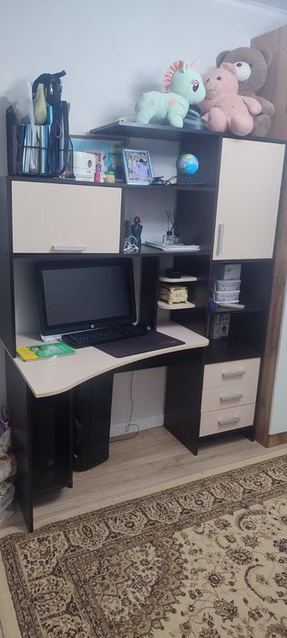 Продам компьютерный стол
