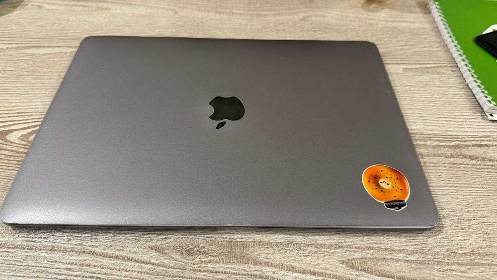 MacBook Air (M1, 2020)
