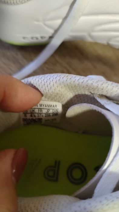Vând 2 perechi ghete iarba Adidas,mărime 37,5/38