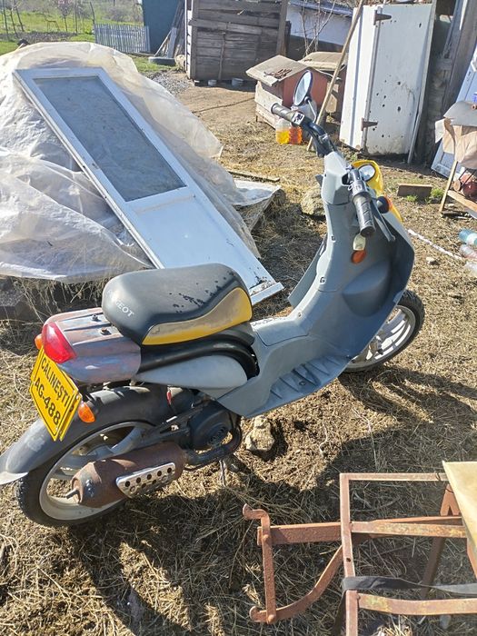 Vând moped Peugeot