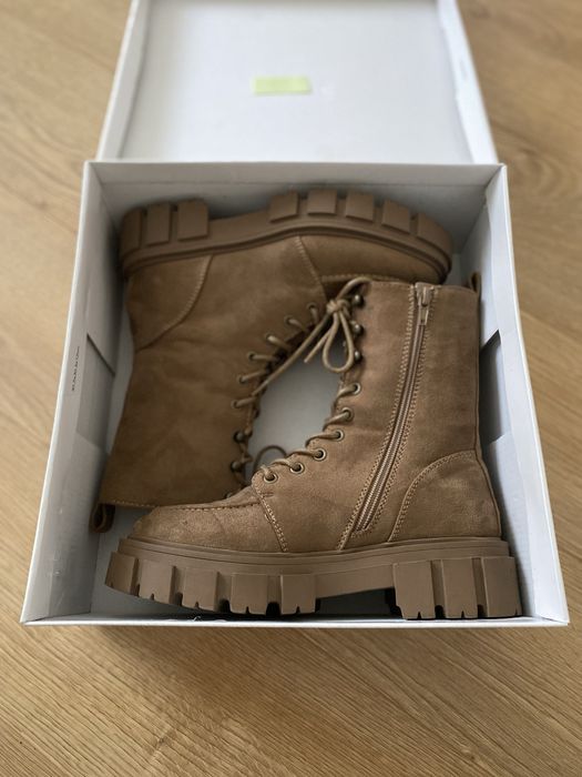 Ghete cu sireturi ‘Jolina’