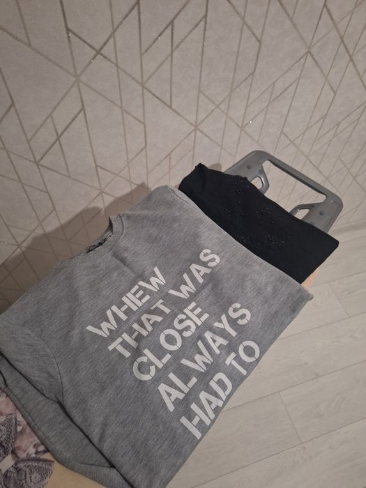 Вещи женские,: пиджак, блузка, кофты.