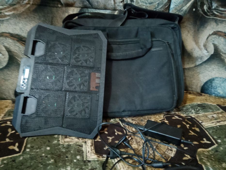 Продам ноутбук не исправен  бу