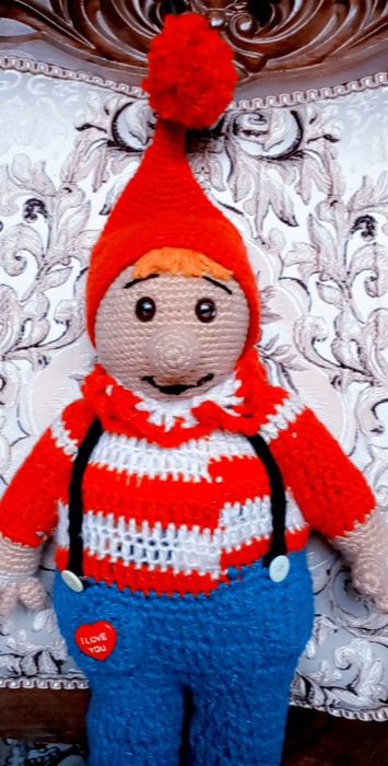 Qo'lda to'qilgan o'yinchoqlar.