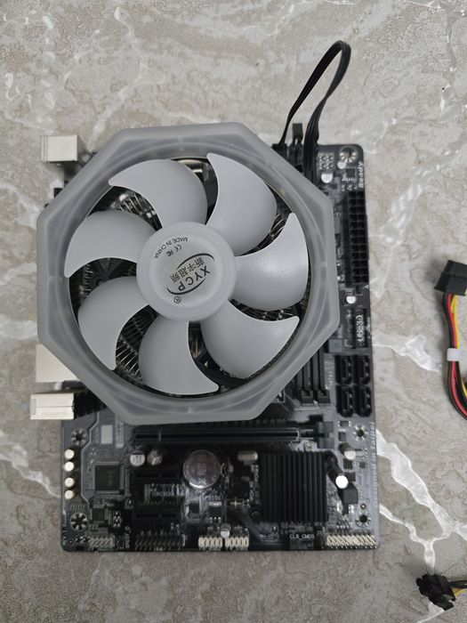 Материнская плата Gigabyte H110M-H с процессором