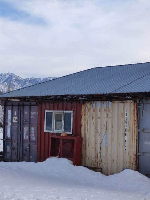 Продается земельный участок 1,25 и 4 готовые холодильные камеры  произ