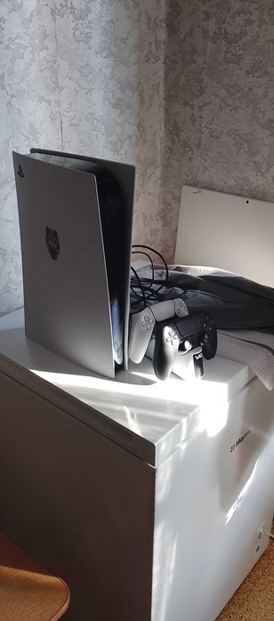 Продам Ps 5 в отличном состоянии