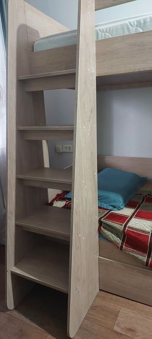 Продам двухъярусную кровать