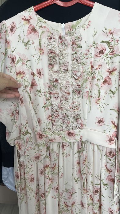 Продаю платья размеры 42