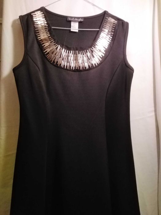 Rochie moderna cu model metalic aplicat