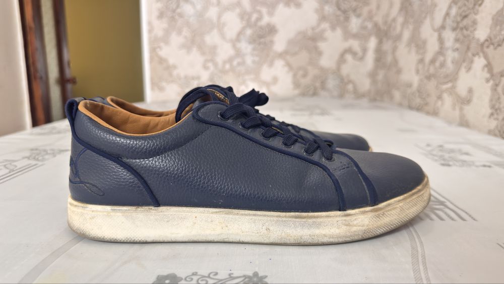 Продам кроссовки