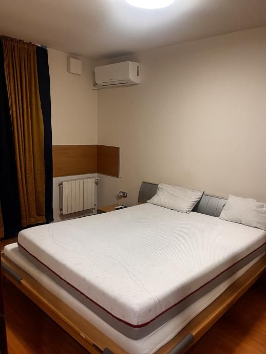 Дава се под наем Тристаен апартамент в Пловдив, Център - 100 кв.м за 1100 € - Снимка #3