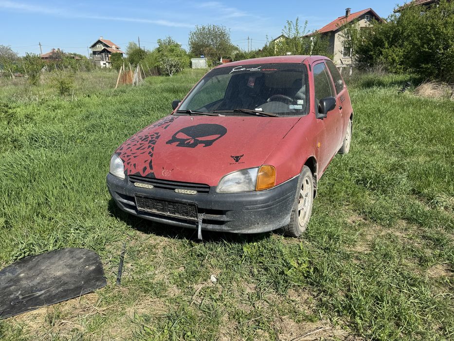 Тойота старлет 1.3 бензин само на части