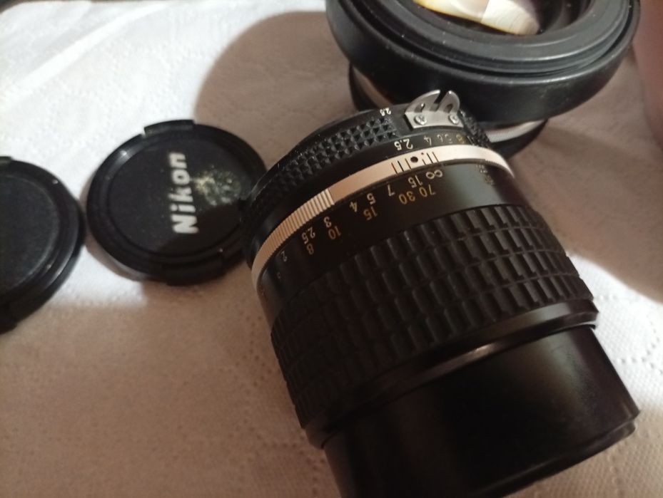 Kit Profesional Film 35mm: Nikon F3 HP + Nikkor 50mm f/1.4 + Nikkor 105mm