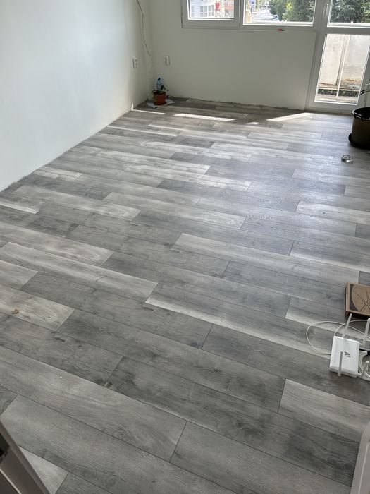 Сив ламинат дъб 18 кв.
