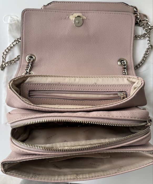 Чанта Guess.
