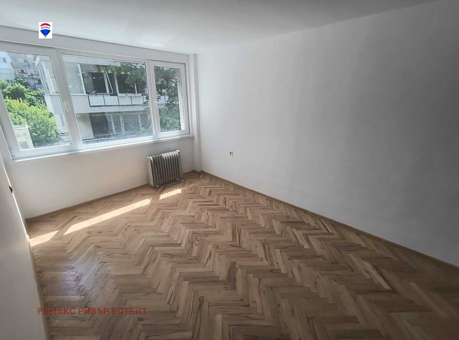 Продава се Тристаен апартамент в Русе, Широк център - 88 кв.м за 1636 €/кв.м - Снимка #2