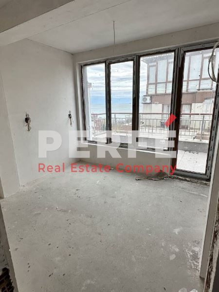 Продава се Тристаен апартамент в Бургас, Сарафово - 155 кв.м за 1059 €/кв.м - Снимка #2