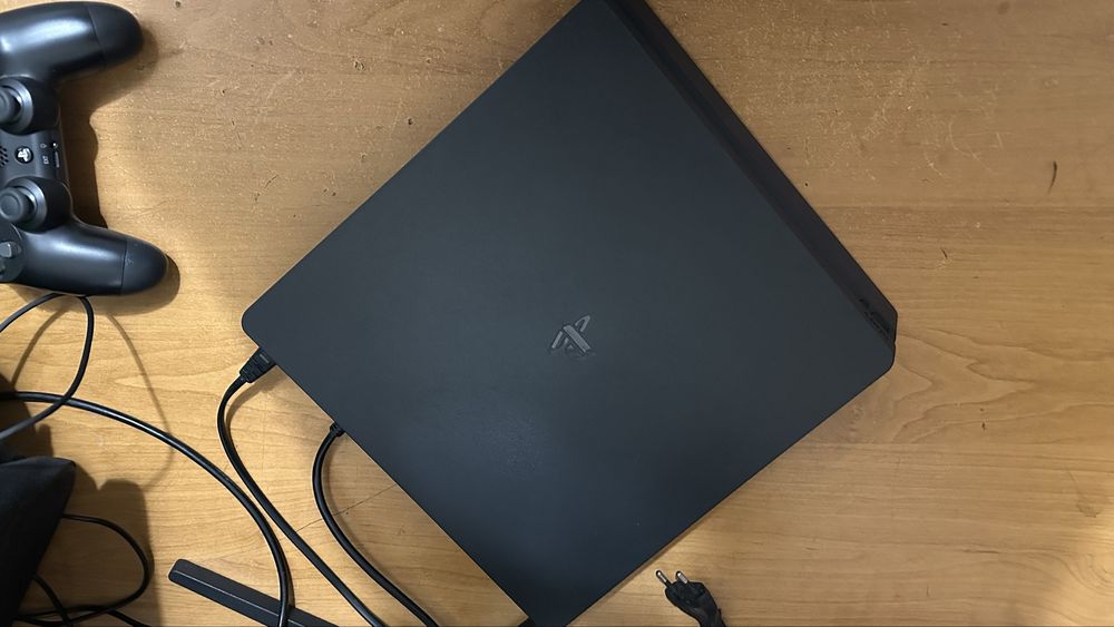 Игровая приставка PlayStation 4