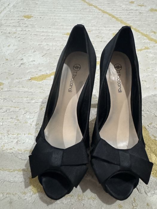Продам черные туфельки