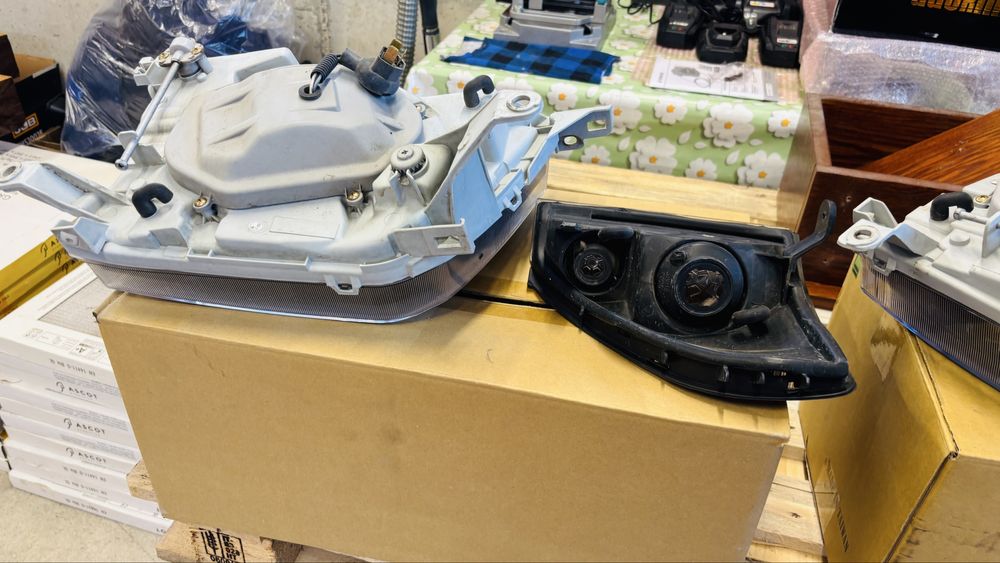 Фарове за Тойота Ландкрузер 90