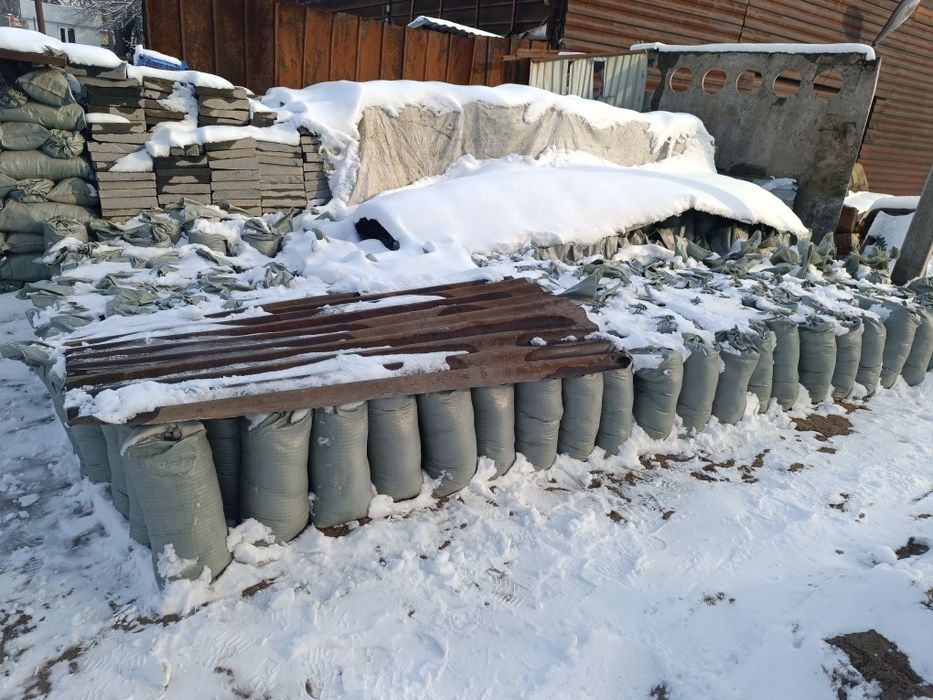 Отсев песок щебен Сникерс глина