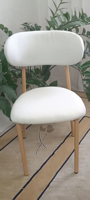 Продам стулья новые