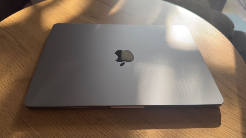 Macbook air M2 2022 8g ram 512 gb 29 cicluri incarcare