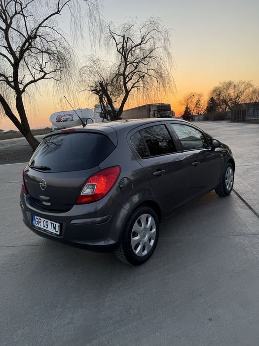 Vând Opel Corsa D 1.2 benzină ediție 111