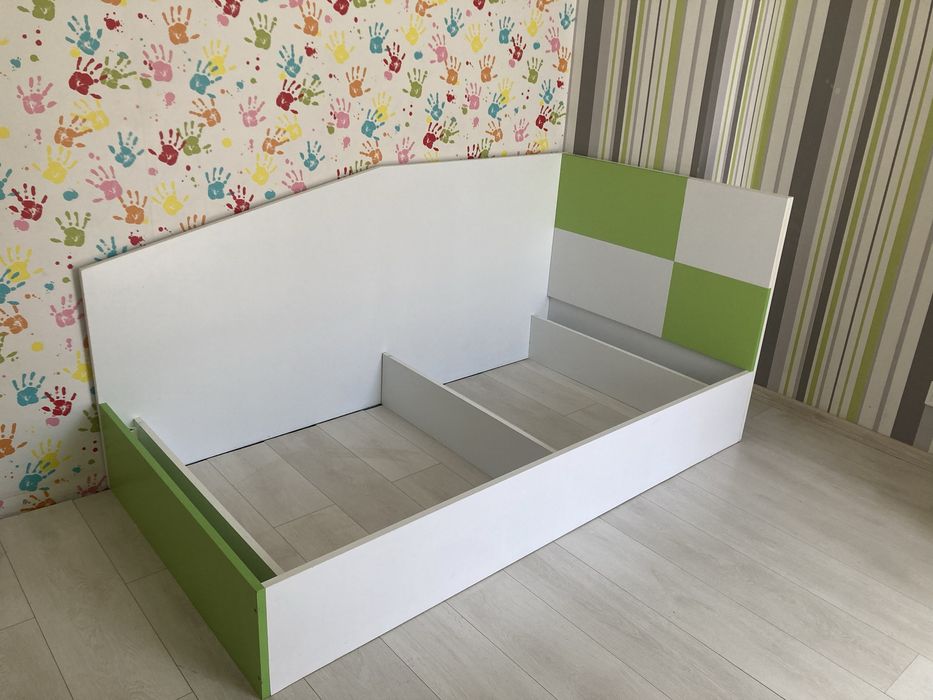 Единично легло