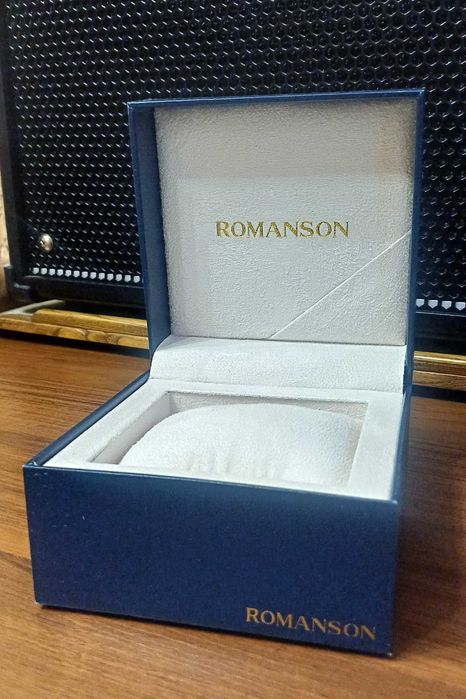 Пустые фирменные коробки от бренда часов Romanson