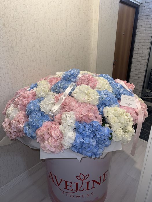 Огромный букет гортензий