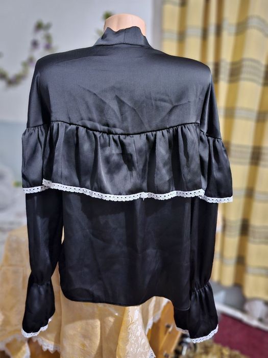 Красивая черная рубашка