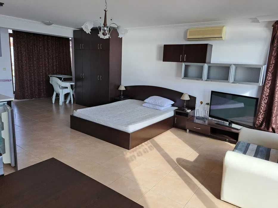 Продава се Едностаен апартамент в Свети Влас - 120 кв.м за 625 €/кв.м - Снимка #1