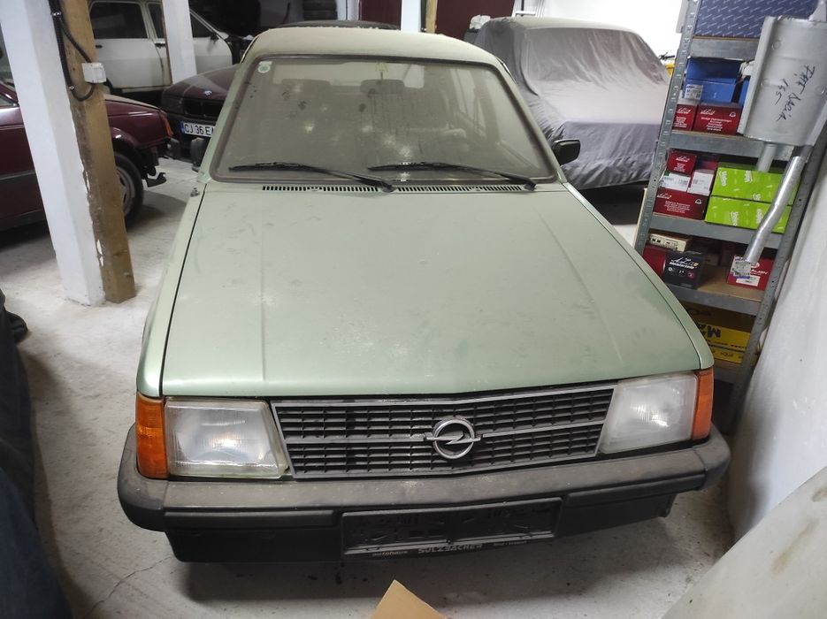 Opel Kadett 1982 interior velur crem