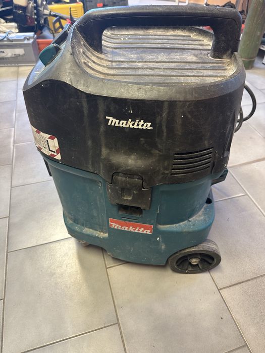 Прахосмукачка Makita 447L