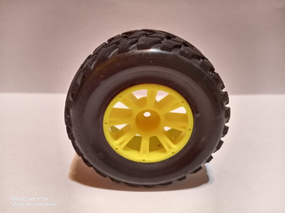 Колёса резиновые для такой  машины