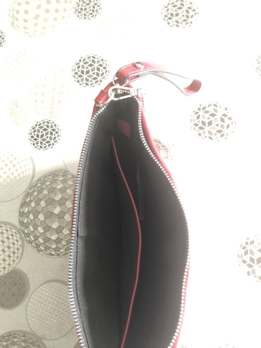 Нова с етикет чанта тип клъч Zara