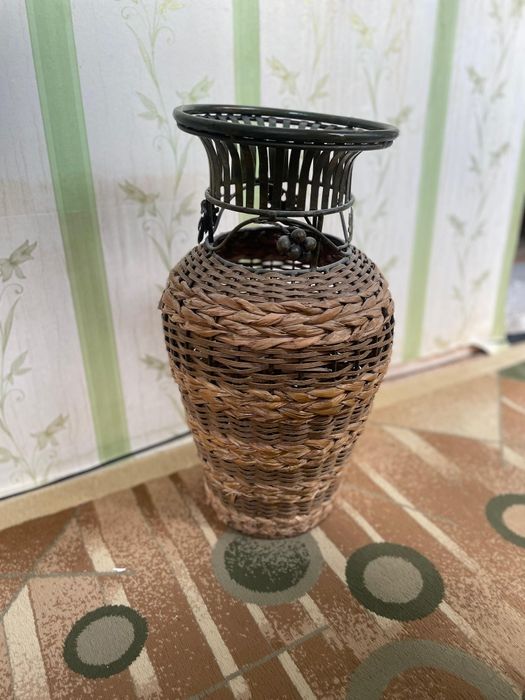 Подставки стойки для  цветов.