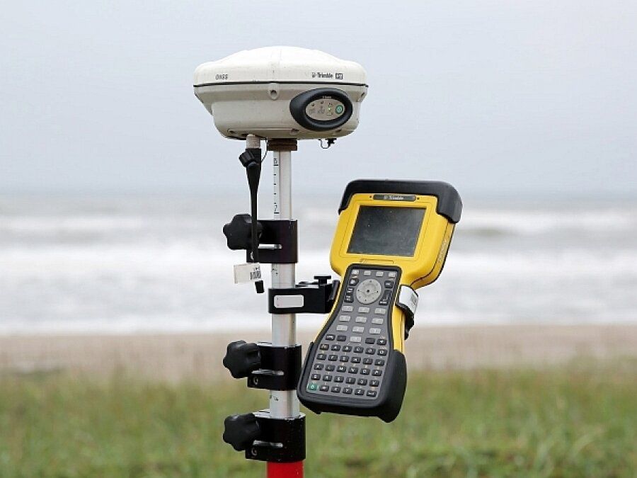 Геодезист, геодезия, топосъемка.