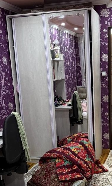 Shkaf arzon narxga sotiladi