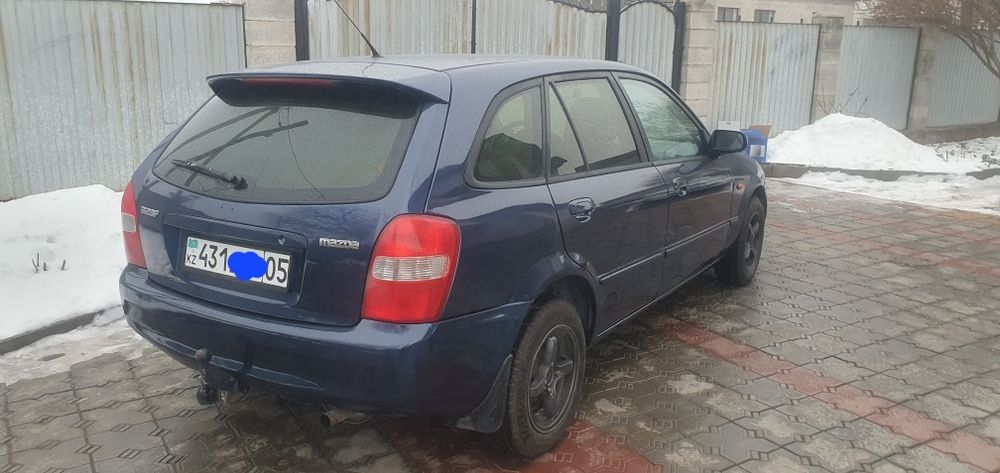 Мазда 323,  хетчбек