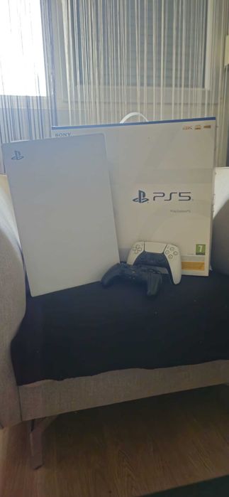 PS5 с два джойстика