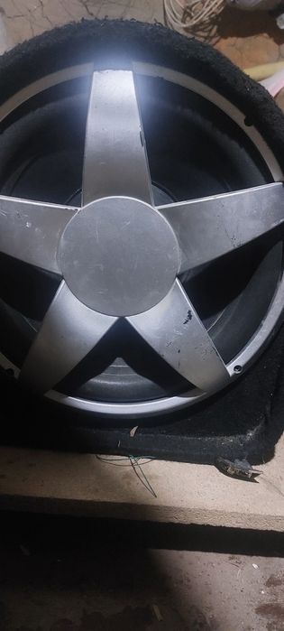 Продам сабуфер срочно