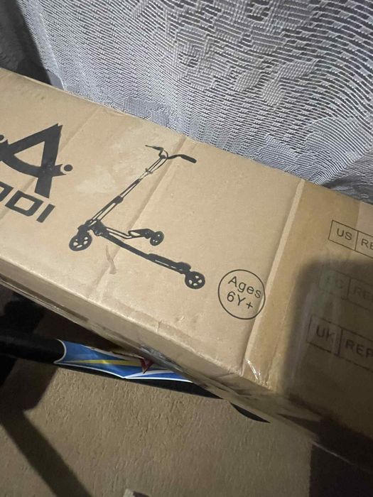 Vând trotinetă pliabila cu 3 roti AOODIL,Negru,6Y+